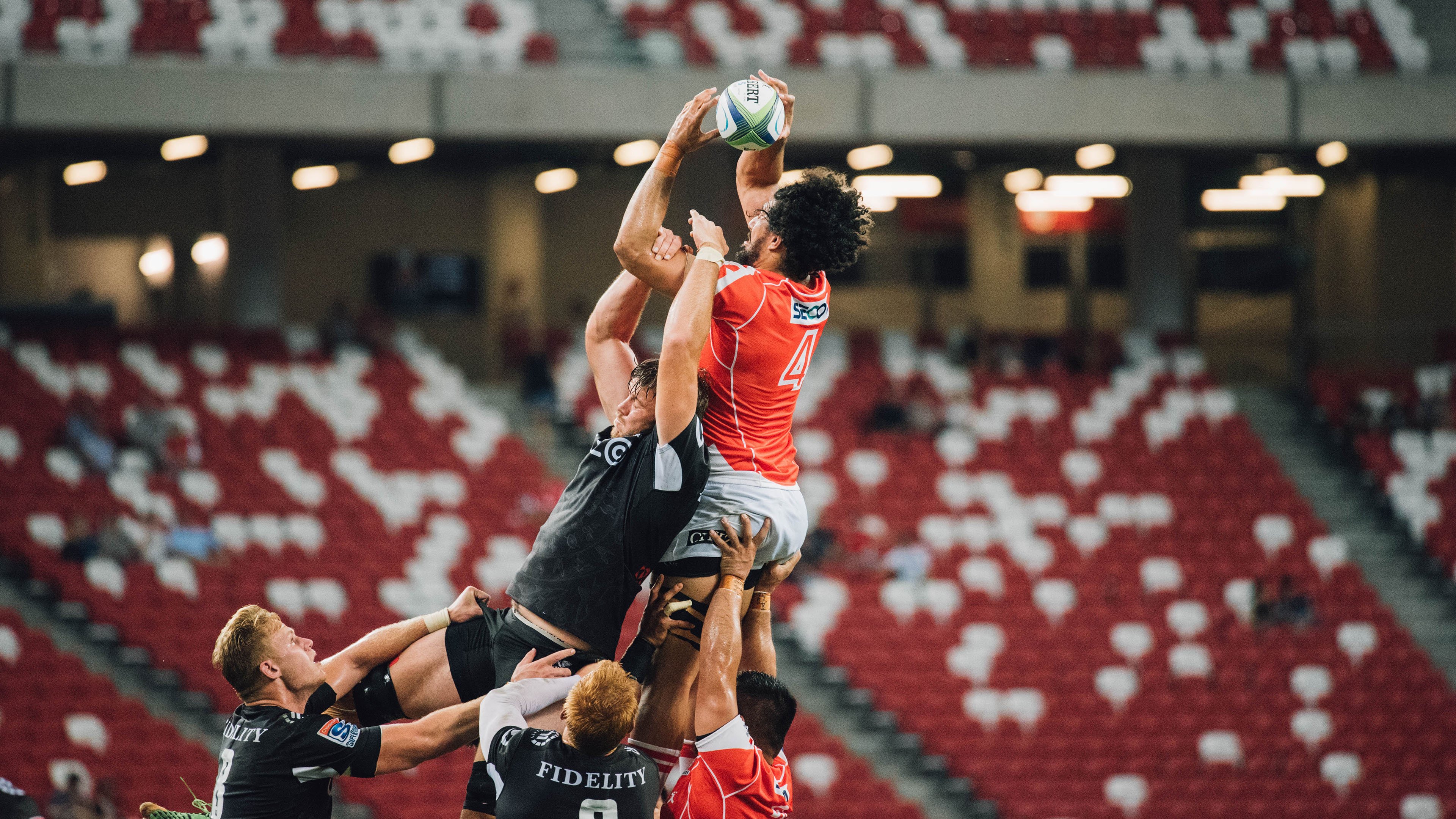 红牛二队轻取法拉利，拉塞尔状态火热，一场颠覆预期的F1战役